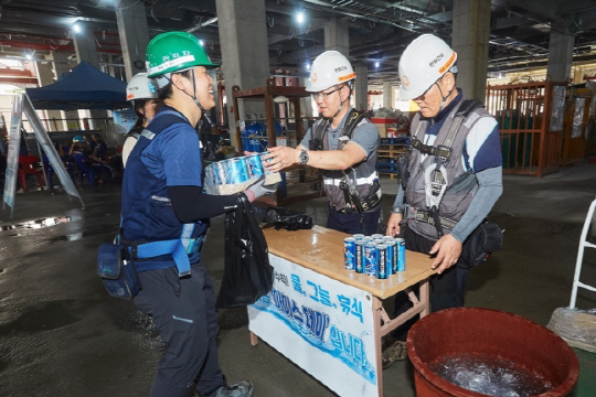 여름철 폭염 대비 전 현장 안전보건관리 점검 모습 <한화 건설부문 제공>